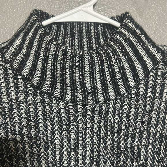 Rock & Republic brand size Large Women’s Sweater - Picture 3 of 15